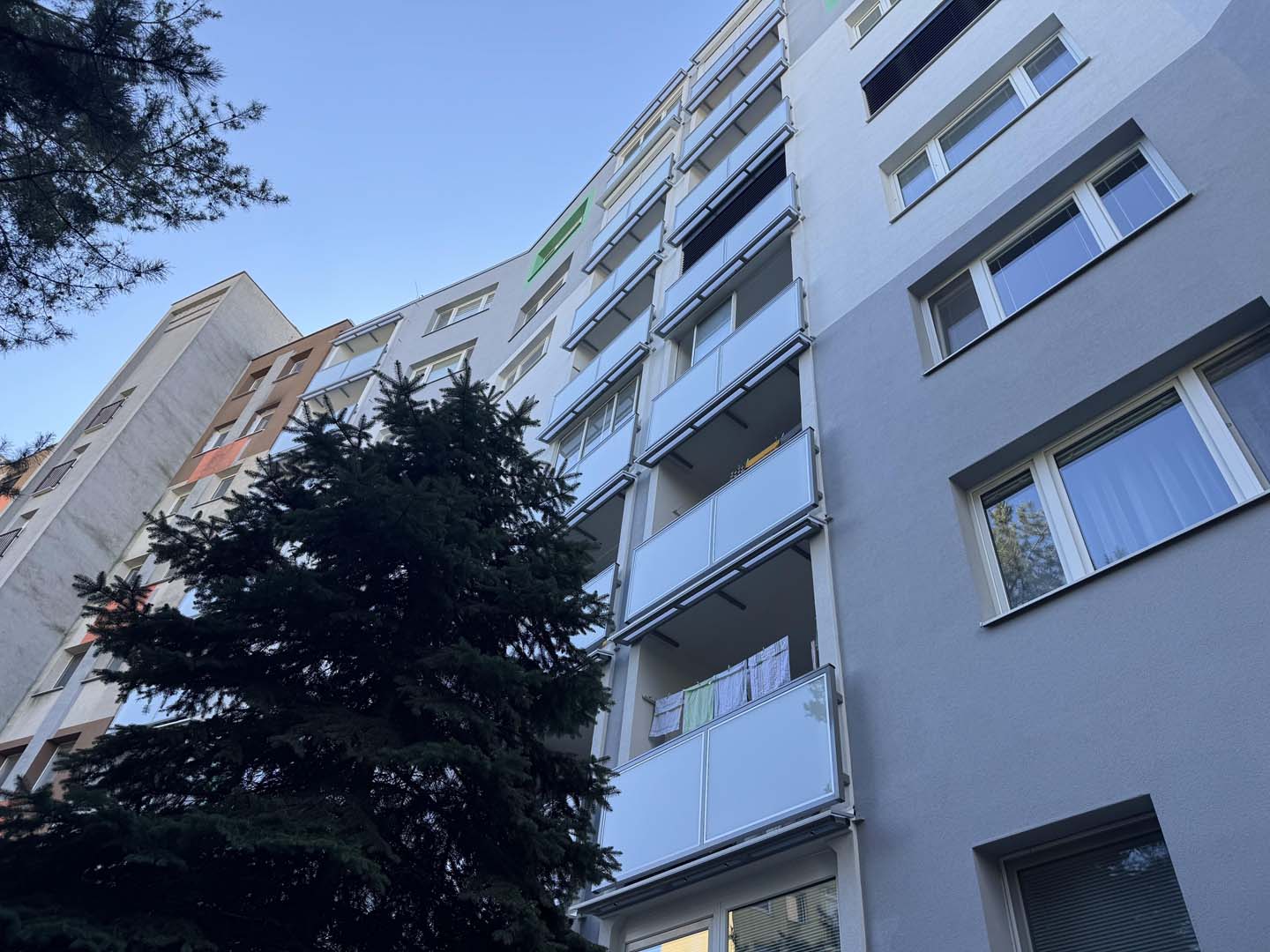 Realizácia závesných balkónov HS ALUSYSTEM